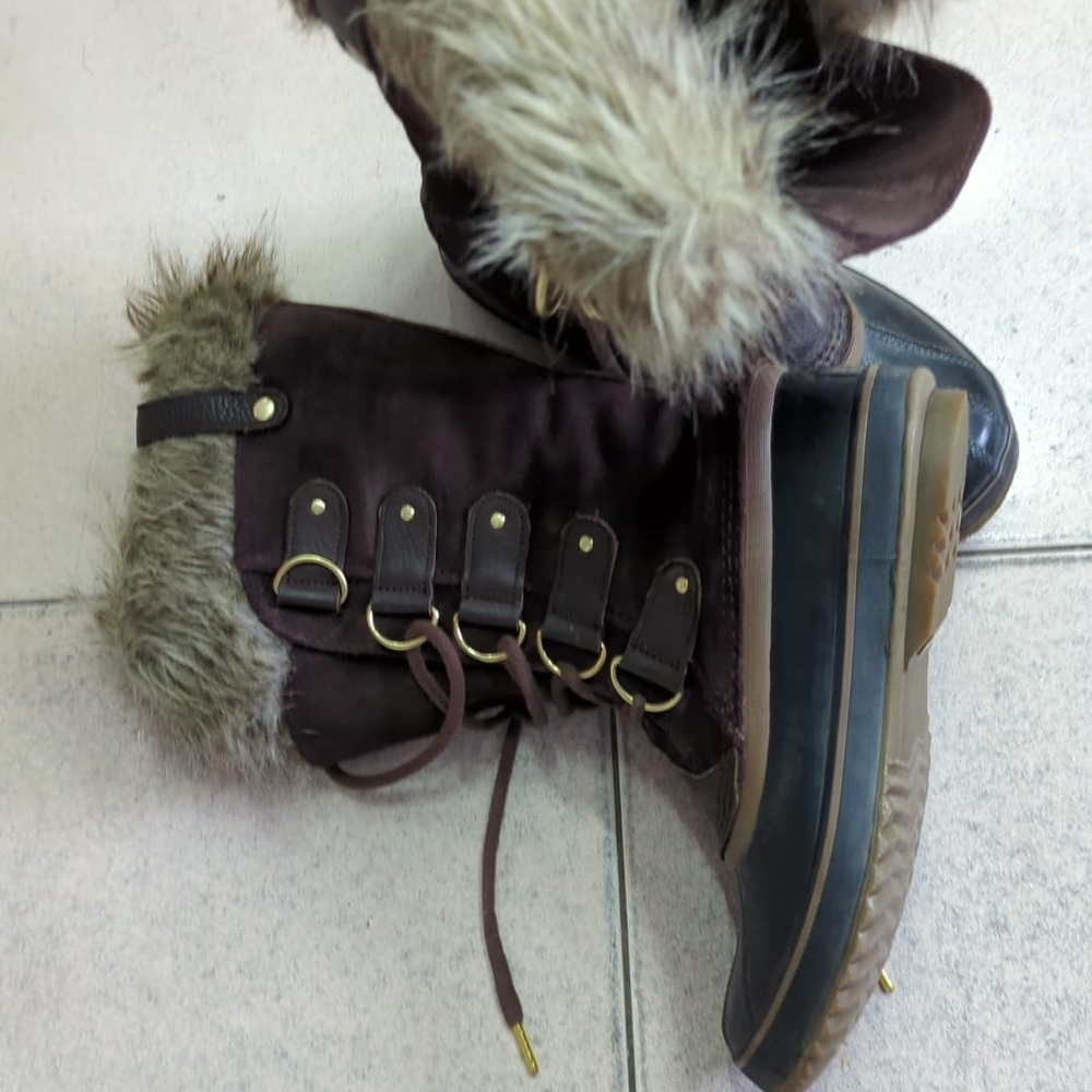Sorel Women's Fur-Trimmed Winter Boots - Dark Brown and Black